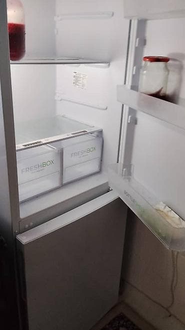 двухкамерные холодильники: Холодильник двухкамерный с нижней морозильной камерой. Основные — 2