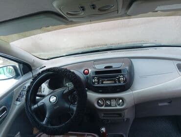 Nissan Almera Tino: 2002 г., 1.8 л, Механика, Бензин, Хэтчбэк — 9