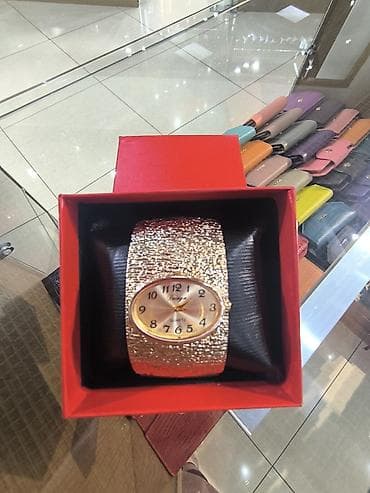 Другие комплектующие: Женские наручные часы-браслет в подарочной коробке. - Тип механизма — 1