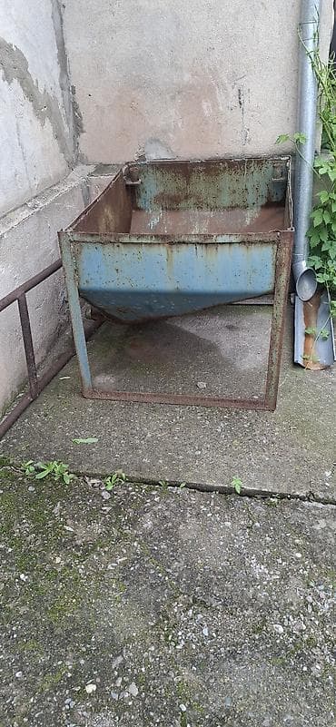 советский кухонный стол размеры: Деревянный обеденный стол и красный диван Стол: - Материал: массив — 10