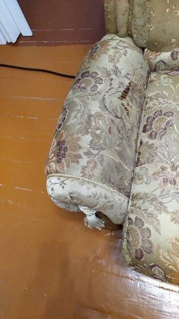 продажа мягкой мебели: Мягкая мебель. Продаю б/у мягкую мебель: диван и два кресла. Диван — 2