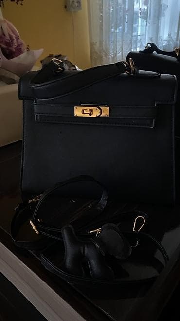 moncler футболка: Элегантная женская сумка-сатчел из чёрной фактурной эко-кожи с жёстким — 1