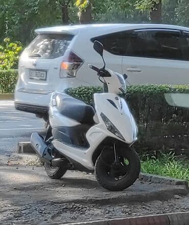 цены на мотоциклы: Макси-скутер Yamaha, 100 куб. см, Бензин, Б/у — 1