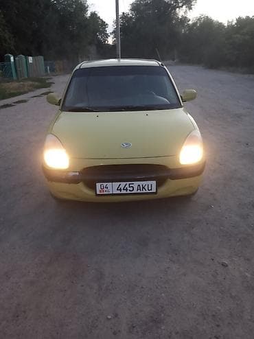 Транспорт: Daihatsu Sirion: 1999 г., 1 л, Механика, Хэтчбэк — 2