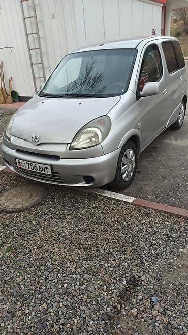 Унаа сатуу: Toyota Yaris Verso: 1999 г., 1.3 л, Кол менен иштөөчү, Бензин, Вэн/Минивэн — 3