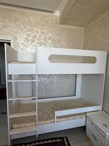 белло: Продаю б/у двухъярусную кровать с двумья матрасами от Белла мебель — 1
