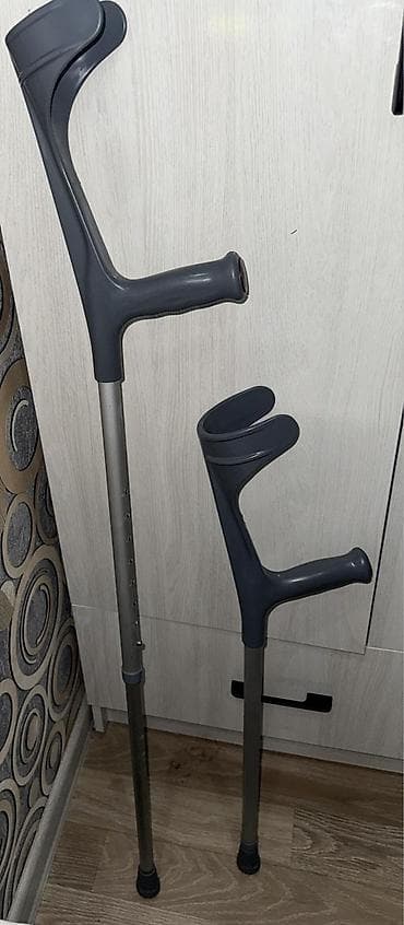 Пара предплечных костылей (канадские) - Тип: анатомические костыли с