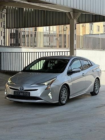 голы 3 купе: Toyota Prius: 2016 г., 1.8 л, Вариатор, Гибрид, Лифтбек — 1