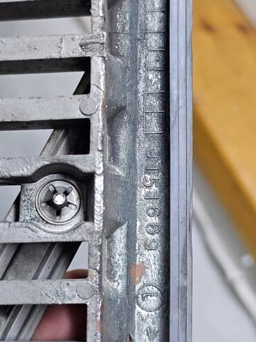 купить передний бампер на ауди 80 б4: Решетка радиатора Volvo 1997 г., Б/у, Оригинал — 6