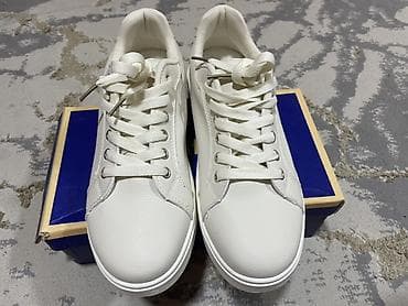 Сапоги: Белые кеды Comf… (на коробке — «comfort»): минималистичный дизайн — 4