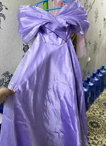 один: Вечернее пышное платье в лиловом оттенке. Носила один раз на выпускной — 2