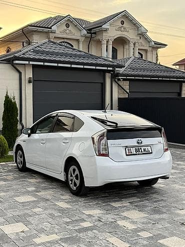 Транспорт: Toyota Prius: 2015 г., 1.8 л, Вариатор, Гибрид, Хэтчбэк — 3
