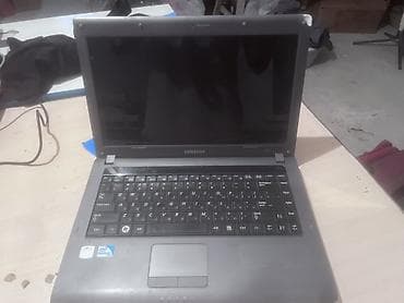 Ноутбук Samsung (серия R) с диагональю . Цвет крышки — белый с