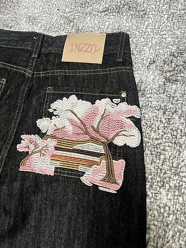 новые джинсы: Черные Джинсы сакура, размер L, доставка через Яндекс — 4