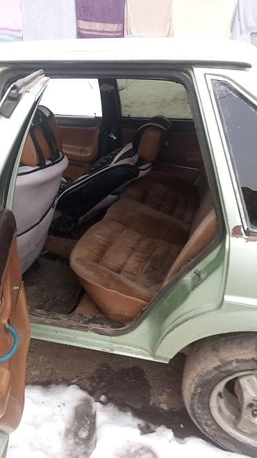 Volkswagen: Volkswagen Passat: 1988 г., 1.8 л, Механика, Бензин, Седан — 1