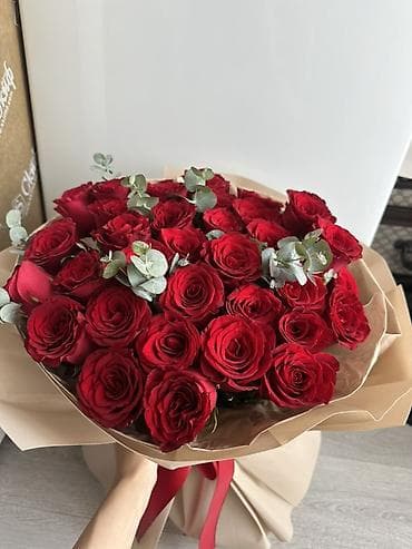 51 роза: Букет из красных роз с эвкалиптом подарили вчера вечером.
Продам — 2