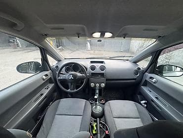 Mitsubishi Colt: 2004 г., 1.3 л, Механика, Бензин, Хэтчбэк — 6