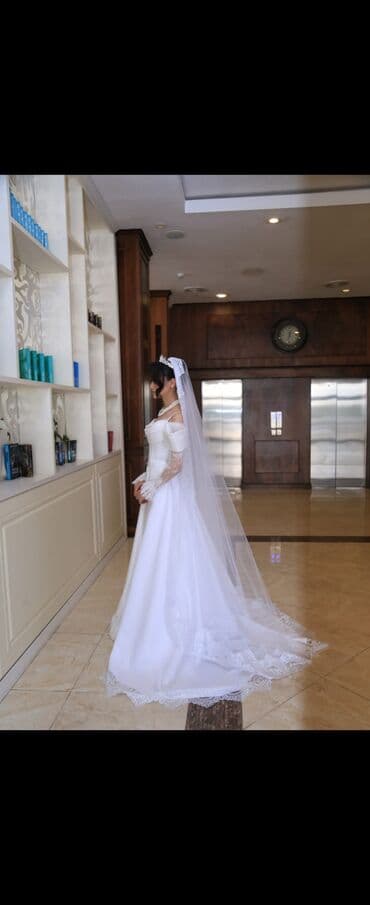 свадебные платья оптом бишкек: Свадебное платье, S, Без кольца, Дизайнерское, С корсетом, Атлас, А-силуэт, Италия, Жемчуг, Кружево, Цветочные элементы, Новый — 1