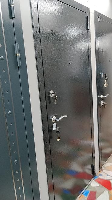 бир: Үйлөр жана батирлер үчүн эшик, Металлдан, Бир эшиктуу, Оң кол, түсү - Боз — 1