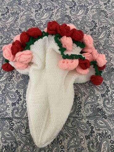 искусственные розы: Вязаная композиция «Коробка с розами» - Состав: букет из вязаных — 5