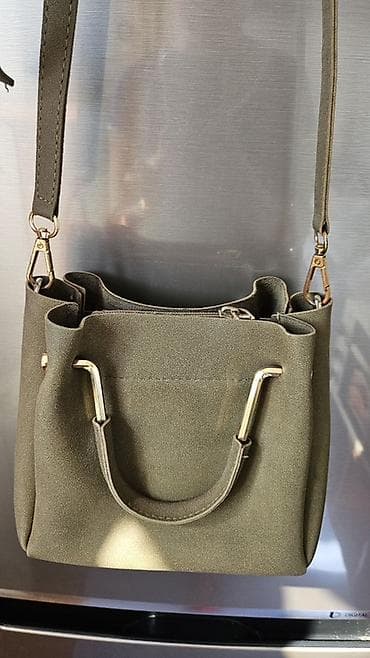 Сумка-тоут женская, оливковый цвет. Характеристики: - Формат