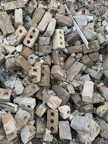 Продаются б/у кирпичи 5 сомов
Адрес ж/м Кок Жар
Самовывоз
