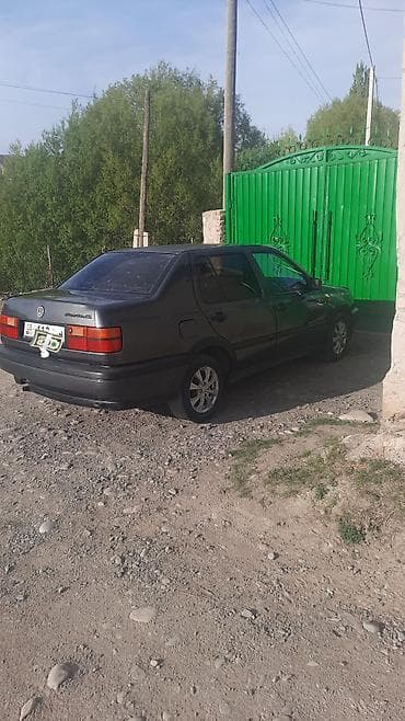 Унаа сатуу: Volkswagen Vento: 1993 г., 1.8 л, Кол менен иштөөчү, Бензин, Седан — 1