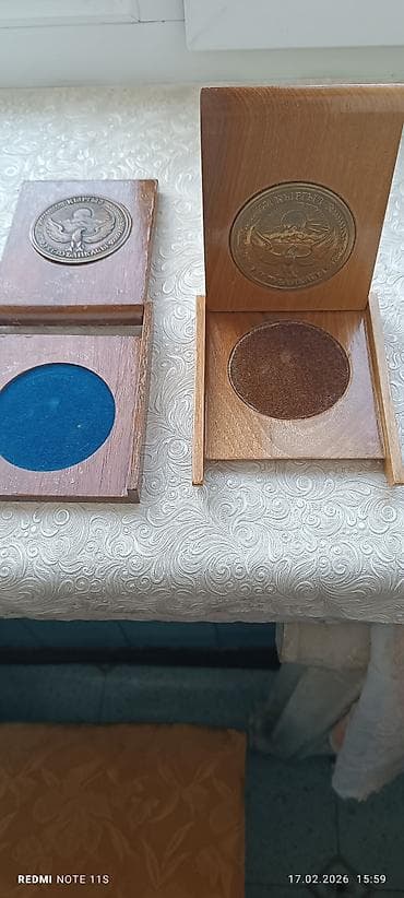 third edition solutions: Подаю 2 штуки, корпус из дерева, гербы с металла,гербы 6 см,сразу 2 — 3