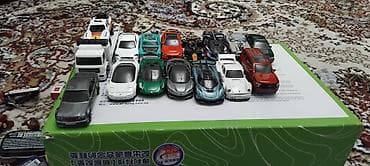 Коллекция игрушечных машинок и набор Hot Wheels. Состав: -
