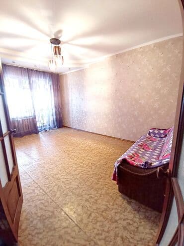 продаю квартиру 8 мкр бишкек: 1 комната, 39 м², 106 серия, 8 этаж, Старый ремонт — 1