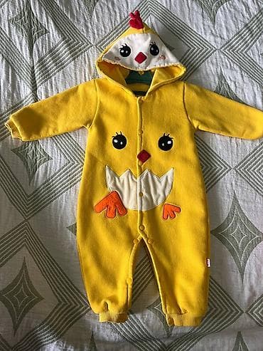 Жаш балдардын бут кийими: Продаю два комбинезона осенне-весенние и один костюм гап теплый, на — 4