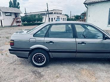 Volkswagen Passat: 1988 г., 1.8 л, Механика, Седан — 3