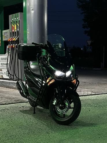 Скутеры: Макси-скутер Yamaha, 200 куб. см, Бензин — 9