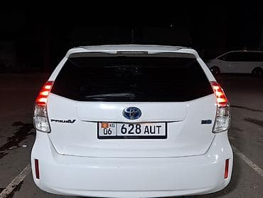 byd e7: Toyota Prius V: 2016 г., 1.8 л, Вариатор, Гибрид, Универсал — 4