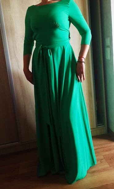 длинное платье в пол с открытой спиной: Платье в пол, насыщенно зелёного цвета. Одето один раз. Брала в — 2