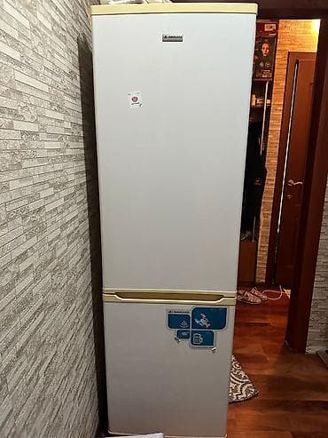 black chark: Холодильник Б/у, Двухкамерный — 1