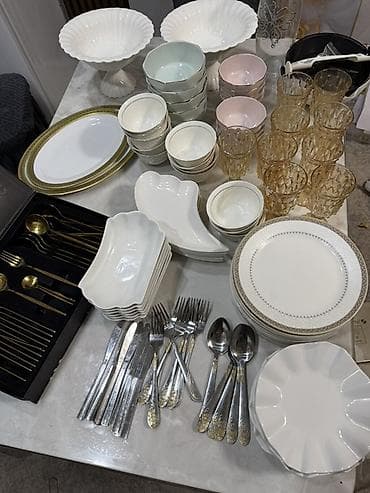 Кухонные принадлежности: Большой набор посуды и столовых приборов для сервировки Состав (по — 1