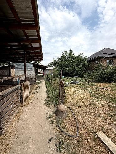 Үйлөр: 🏡 Продаётся уютный дом в селе Сокулук! 📍 Участок — 15 соток 📐 Площадь — 6