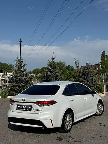 sonata 2012: Toyota Corolla: 2021 г., Гибрид, Седан — 7
