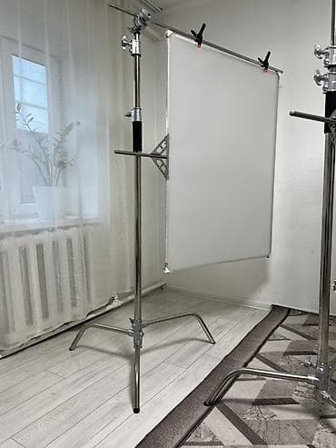 Техника и электроника: Комплект для студийного света: две стойки C-stand с журавлями и — 2