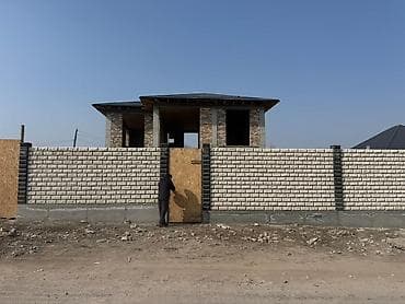 продаю дом с квартирантами: Продаётся 2-этажный дом 📍 с. Кунтуу (всего 300 м от трассы) 📐 Площадь — 3