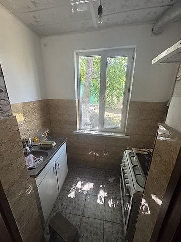 Продажа домов: Продается дом. 4 сот. Все документы в порядке. Есть магазин и баня для — 4
