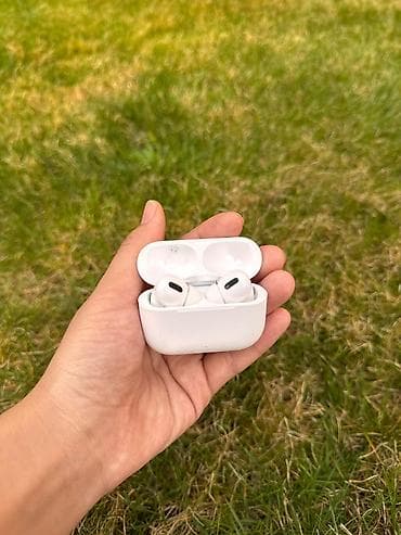 Беспроводные наушники-вкладыши airpods с зарядным кейсом (белые) -