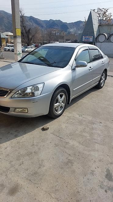 задние фары нексия 2: Седан бизнес‑класса серебристого цвета. Основные характеристики: - — 1