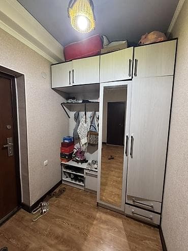 ветринные полки: Гарнитур для прихожей, Б/у, Шкаф, Комод, Трюмо, цвет - Бежевый — 3