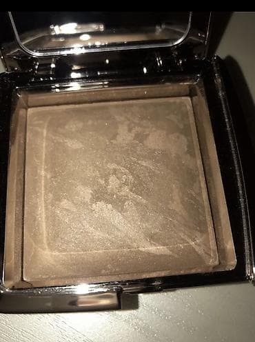 Шикарный популярный бронзер, оригинал от бренда Hourglass, большой at lalafo.kg Шикарный популярный бронзер, оригинал от бренда Hourglass, большой