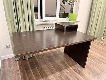 Компьютерный стол, С полками