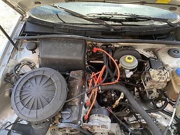 Унаа сатуу: Audi 80: 1993 г., 2 л, Кол менен иштөөчү, Бензин, Седан — 4