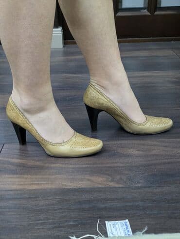 лоро пиано обувь женская летняя: Женские туфли-лоферы бежевого цвета из натуральной кожи, отличного — 10