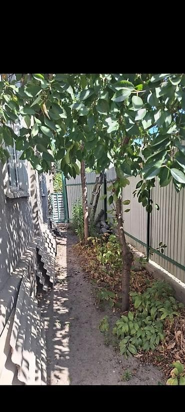 кыргыз недвижимости: 59 м², 3 бөлмө, Унаа токтотуучу жай, Забор, тосулган — 1